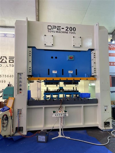 Штамповочная машина для листового металла